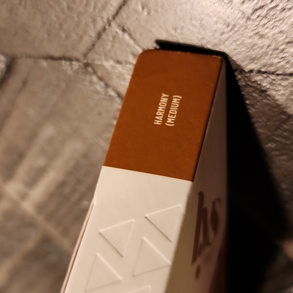 LYS Beauty No Limits Matte Bronzer Shade “Harmony"- (MEDIUM) - Picture 5 of 6